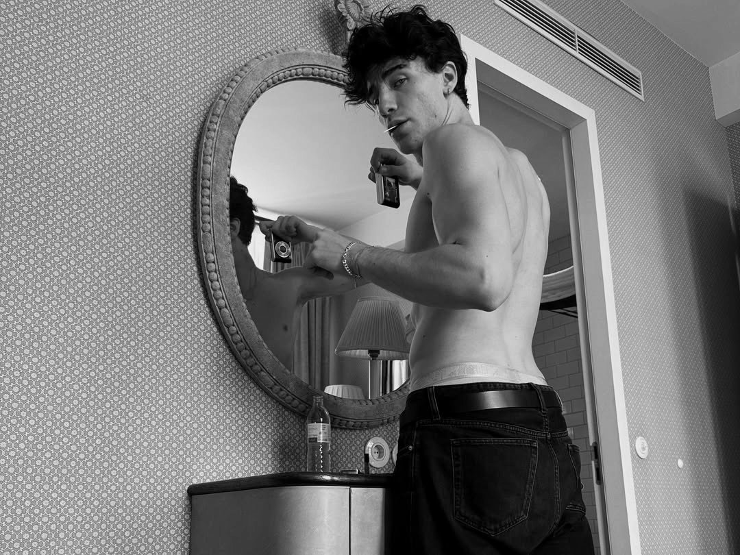 etventide's tweet image. Sunday said do nothing, so I ordered pizza and listened.