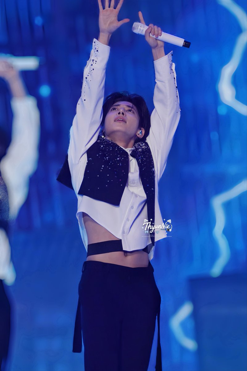 伸びた手も、 表情も、 体のラインも、 全てが綺麗だよ✨ #カン