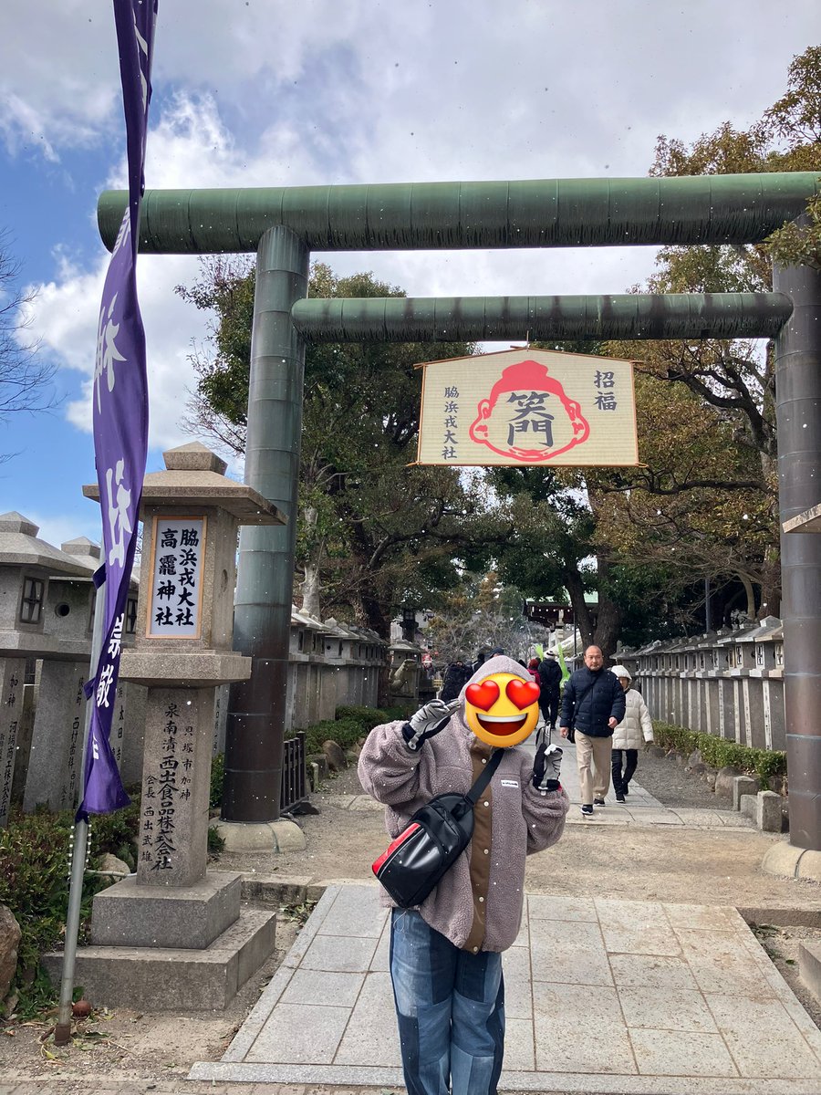 ozzy_rand's tweet photo. 本日は雪が降る中、クロスカブでお出かけ
美味しいご飯を食べて近所の戎さんへ
寒かったけど楽しかったよ https://t.co/2wYdEdclud