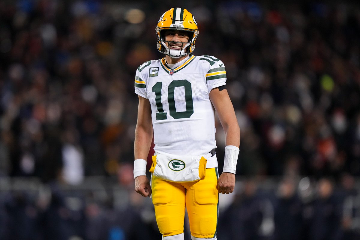 TWO-MINUTE WARNING:
🧀 Packers 27
🐻 Bears 24
On our way to a great finish 🍿
GBvsCHI on Prime Video
Also streaming on @NFLPlus