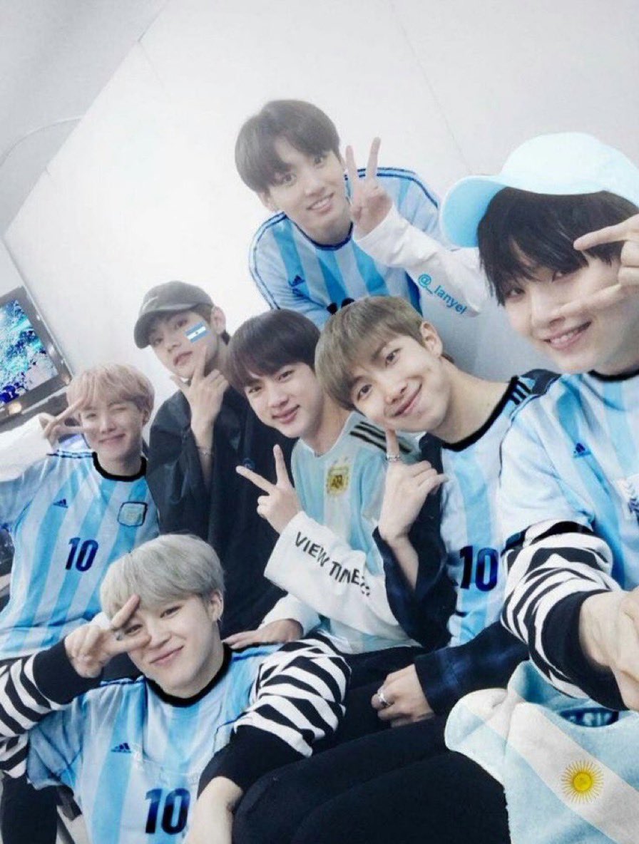 saruliOT7's tweet photo. @Proyecto_Morado @dfallaccess @hybe_latam Vamos Army Argentina !!! 🩵🤍🩵 que BTS cada vez está más cerca. Queremos recibirlos en el 2026 https://t.co/kEY4Yaxigx