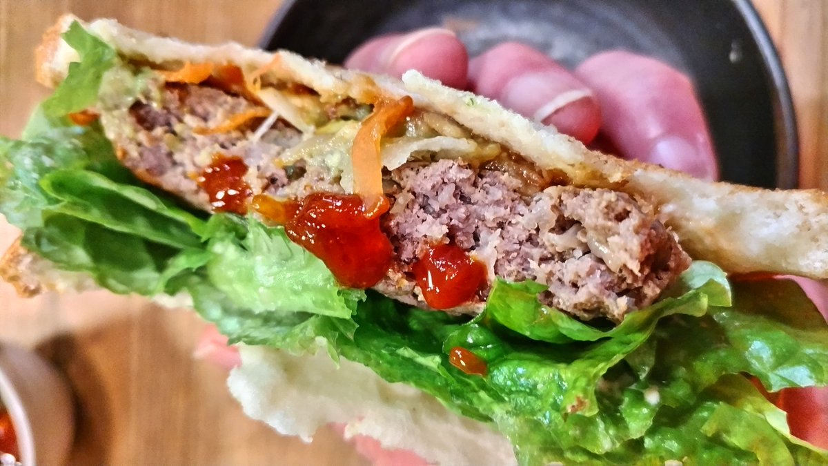 tam_ringg's tweet photo. 手作りハンバーガー、コーンスープ  美味しくいただきました。 #朝ご飯 https://t.co/GGBV7RtU9G