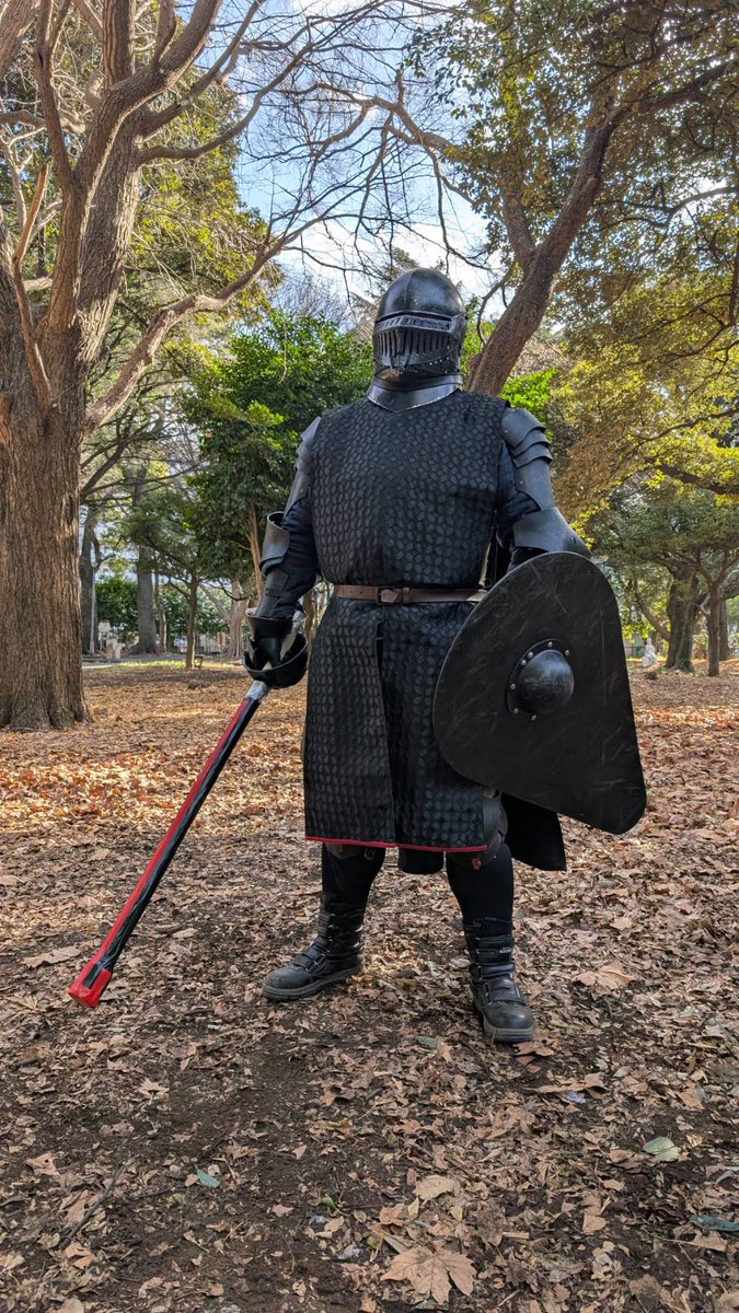 kannoke6's tweet image. オーダーメイドをお願いしてたサーコートを受領したんだけど、カッコよすぎて変な笑いが出る