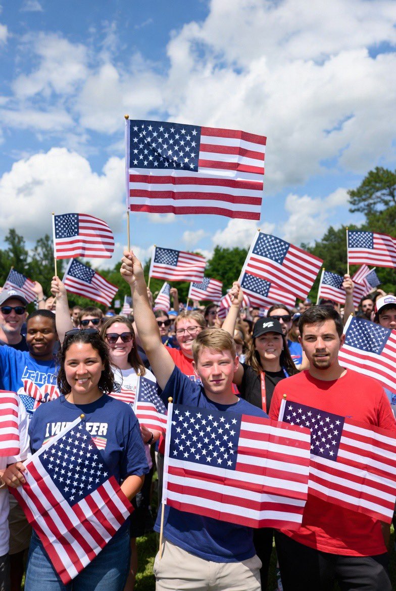 EricaRN4USA's tweet image. Dear law enforcement - whether you’re a police officer, ICE agent or the national guard, you can’t hear us right now because of the noise!

But rest assured that there are millions of Americans who appreciate, support and THANK YOU for your service.