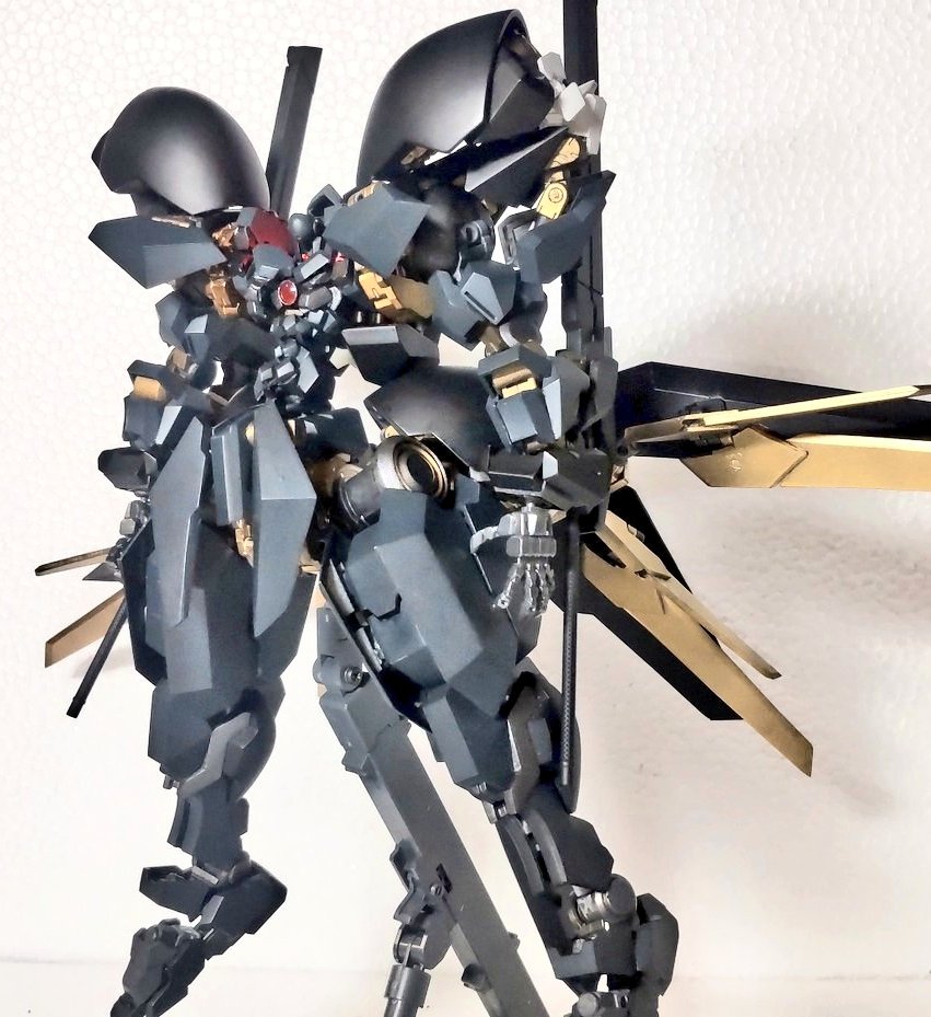 #1月になったのでフォロワーさんに自己紹介しようぜ

西の魔女が死に継承権を持つ少女、神崎あずさは様々な組織から狙われる身となった。
彼女を救ったのは黒鉄の巨人とそれを操る少年。
少年の名は遠井命、彼もまた魔女殺しの最重要容疑者として追われる身であった。
そんな話を今書いてます