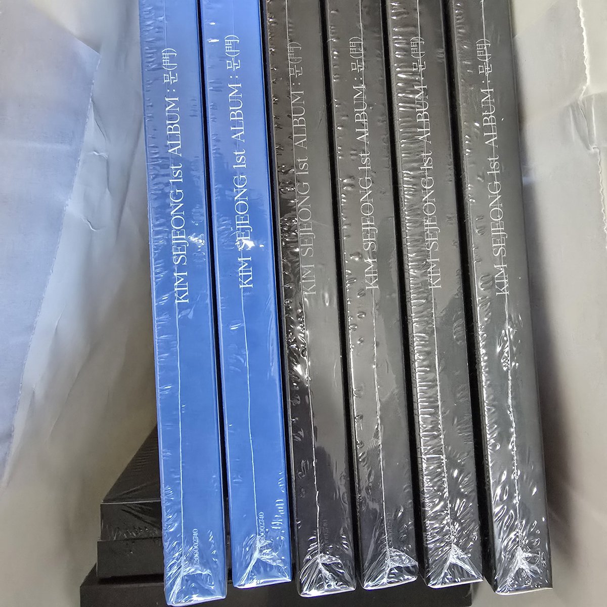 항해 앨범이 너무 많아서 이따 공연장 근처에서
나눔합니다!

(키 ver. 2개, 락 ver. 14개)
장소는 추후에 올려드릴게요