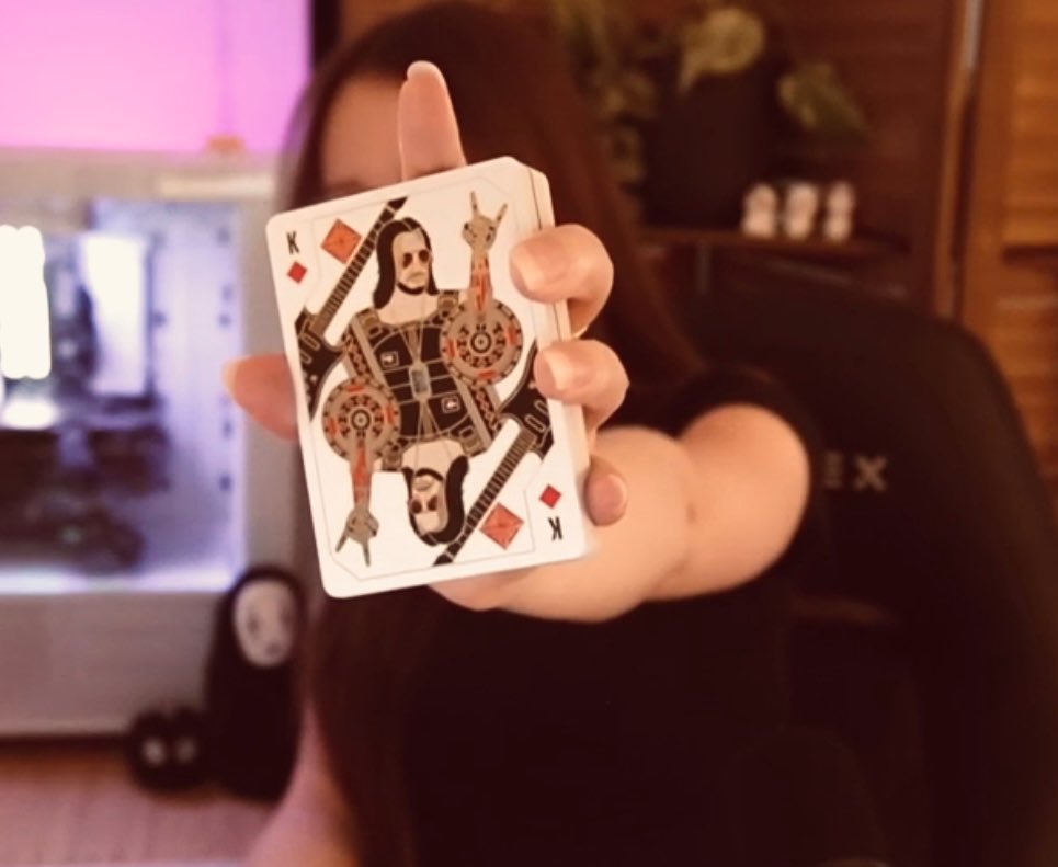 SlowWalkthrough's tweet image. Received a late christmas package from my favourite game devs of all time 💛

Thank you so much @CyberpunkGame team, best possible end to my 2025!