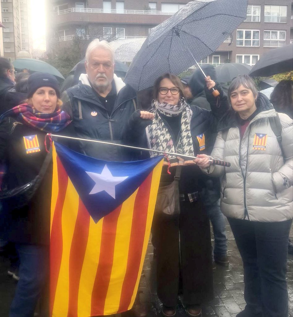 ⬛️⬜️ Dissabte vam ser als carrers de Bilbo al costat de <a href="/sare_herritarra/">Sare Herritarra</a>.

Cal fer passos endavant en la cohesió social a Euskal Herria, per a una solució definitiva als presos bascos.

Ezin da gehiago luzatu.
Aquests incompliments i vulneració de drets no es poden allargar més.