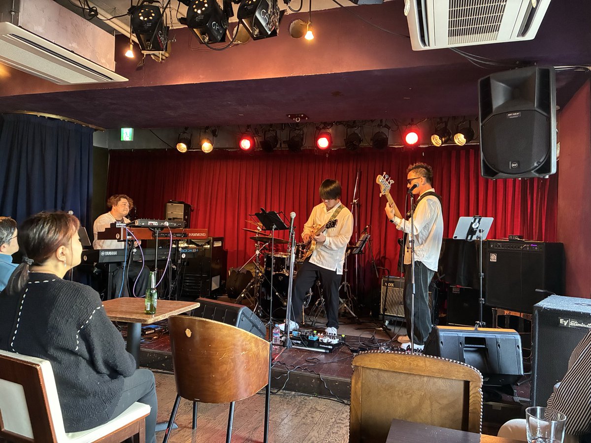 hawaiantanaka's tweet photo. 年明けまずはインプット大切という事で『ハモンドオルガンの日』@渋谷7thフロアへ。Orbis soundscape key.Ta2ya君(たっちゃん)とバナナニードル市塚さんのハモンドバンドの2マン。どちらもオルガンって素晴らしいなーと良きエネルギーと刺激を昼間からあびました。#banananeedle_ #orbissoundscape https://t.co/QWDh9VXRqi