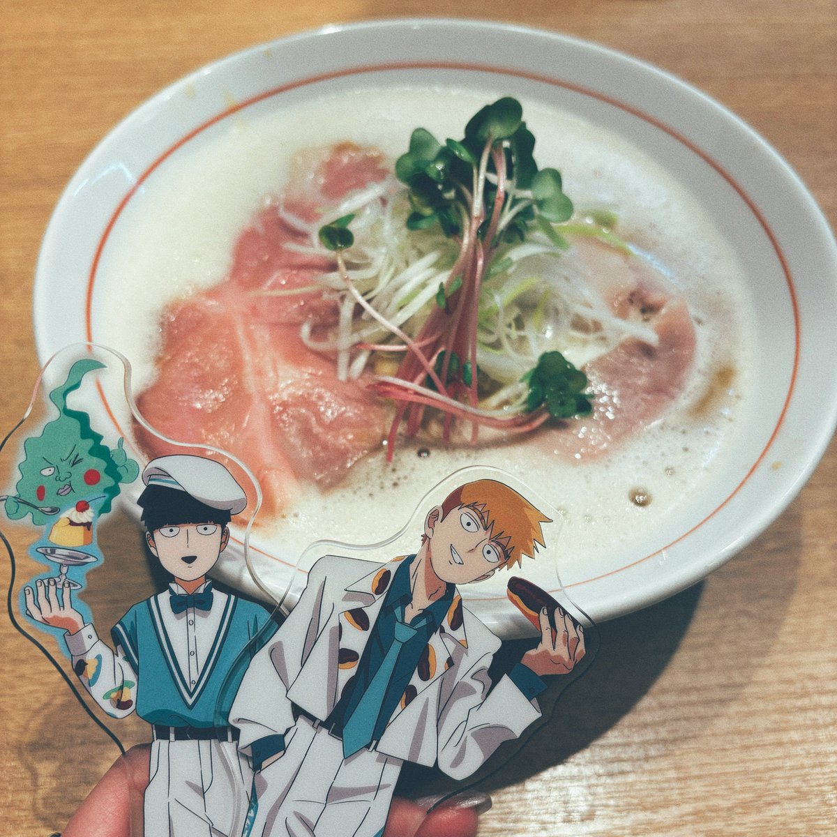 本日はスペースにお立ち寄りくださってありがとうございました🙏✨新刊も既刊もお手に取ってもらえて嬉しかったです〜！今回は一人参戦だったので鶏白湯のラーメンを食べました🍜美味しかった〜！バイバイ大阪〜！またくるね〜