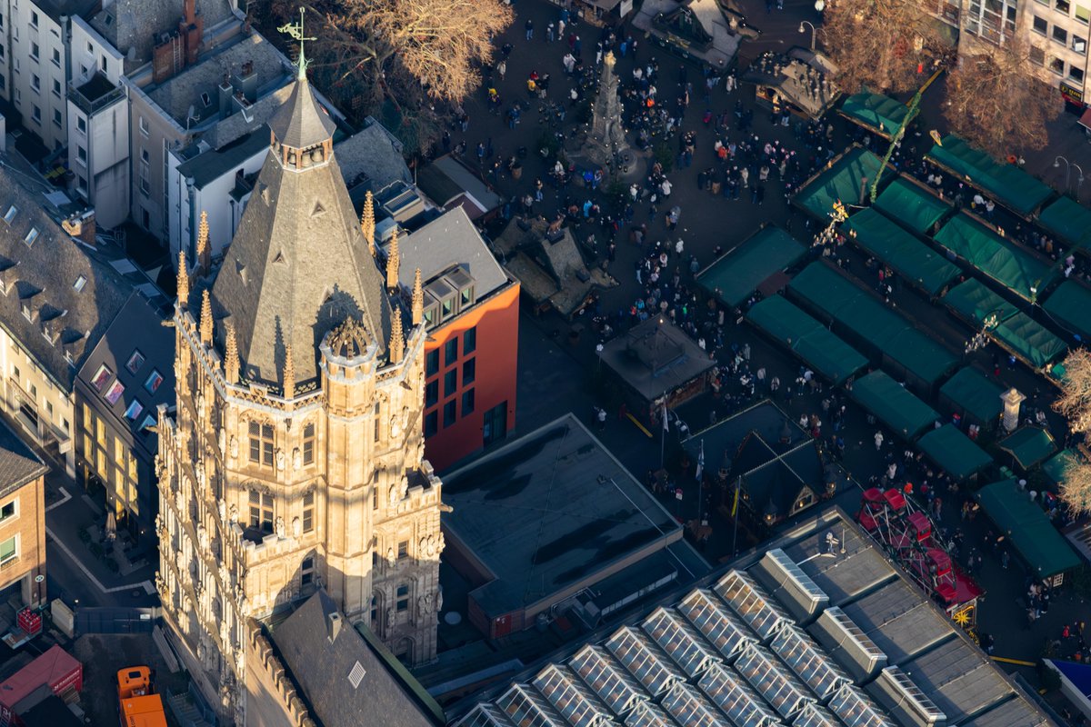 niusde_'s tweet image. Ein mehrfach straffälliger Bosnier ist seit Jahren ausreisepflichtig, lebt aber unbehelligt in Köln. Abgeschoben wird er nicht. Stattdessen kassiert er für seine zehnköpfige Familie rund 7.300 Euro monatlich vom Sozialamt. nius.de/politik/news/a…