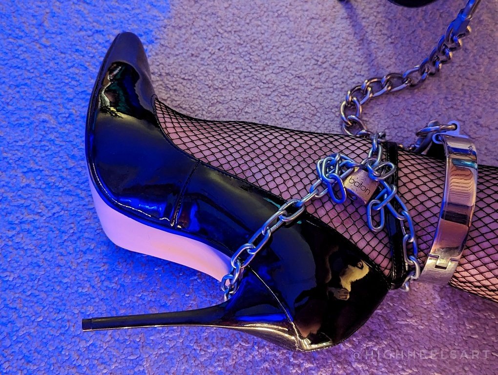 HighHeelsArt's tweet image. Sunday Funday