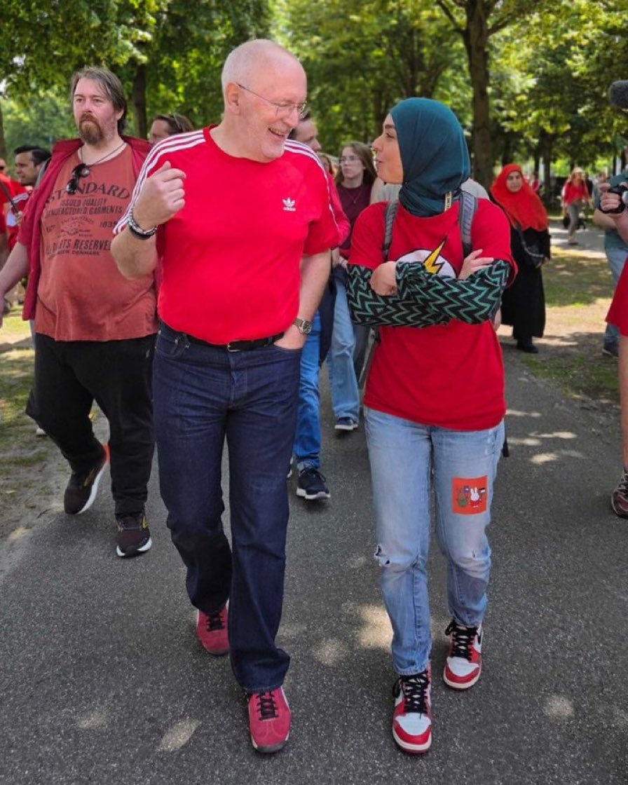 Zeg <a href="/F__Timmermans/">Frans Timmermans</a> en <a href="/a_lahlah/">Esmah Lahlah 🕊️</a> waarom is <a href="/gl_pvda/">GroenLinks-PvdA</a> dood- en doodstil over de strijd van 90-miljoen Iraniërs tegen het islamitische regime? Is een volk wat zich wil bevrijden van het juk van de islam uw steun niet waard? Of is kritiek op de islam ondenkbaar?