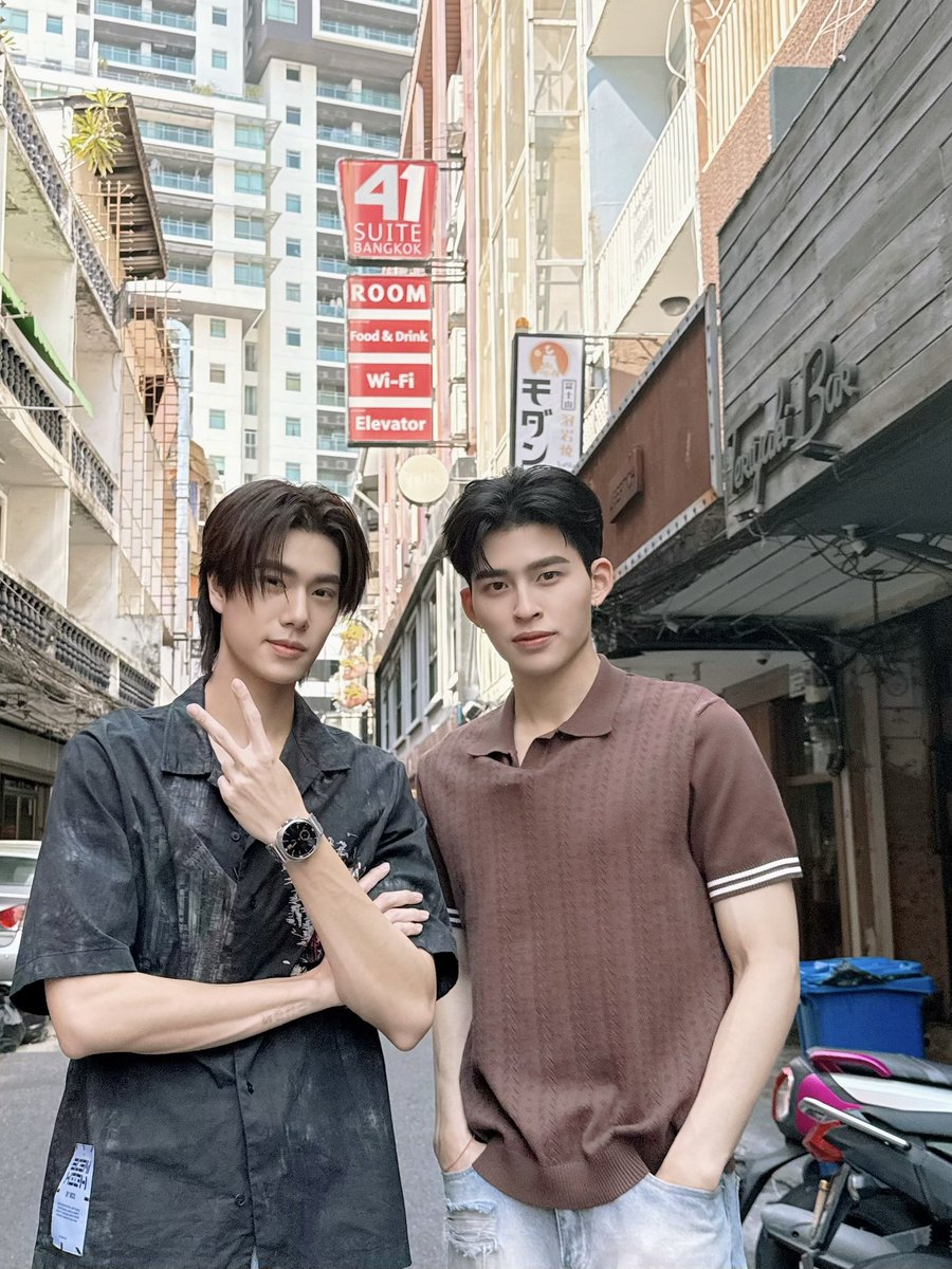 MeAndTheeGMMTV's tweet image. ONE DAY WITH THEE PEACH : ลองใช้ชีวิตแบบ "ธีร์พีช" ด้วยกันซักที! 🌆🤟 #MeAndTheeSeriesEP9

🎥 youtu.be/LZu19Z_Evt8

“มีสติหน่อยคุณธีร์ Me and Thee”
ทุกวันเสาร์ เวลา 20:30 น. ทางช่อง GMM25 
และดูออนไลน์ เวลา 21:30 น. บนแอป iQIYI 
และเว็บ iQ.com ที่เดียวเท่านั้น…