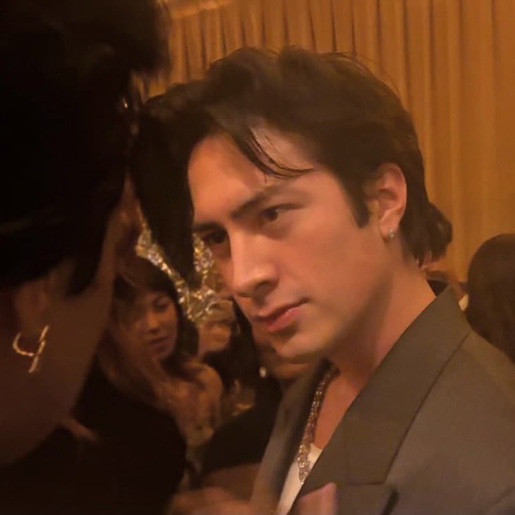 angstfuls's tweet image. it’s giving