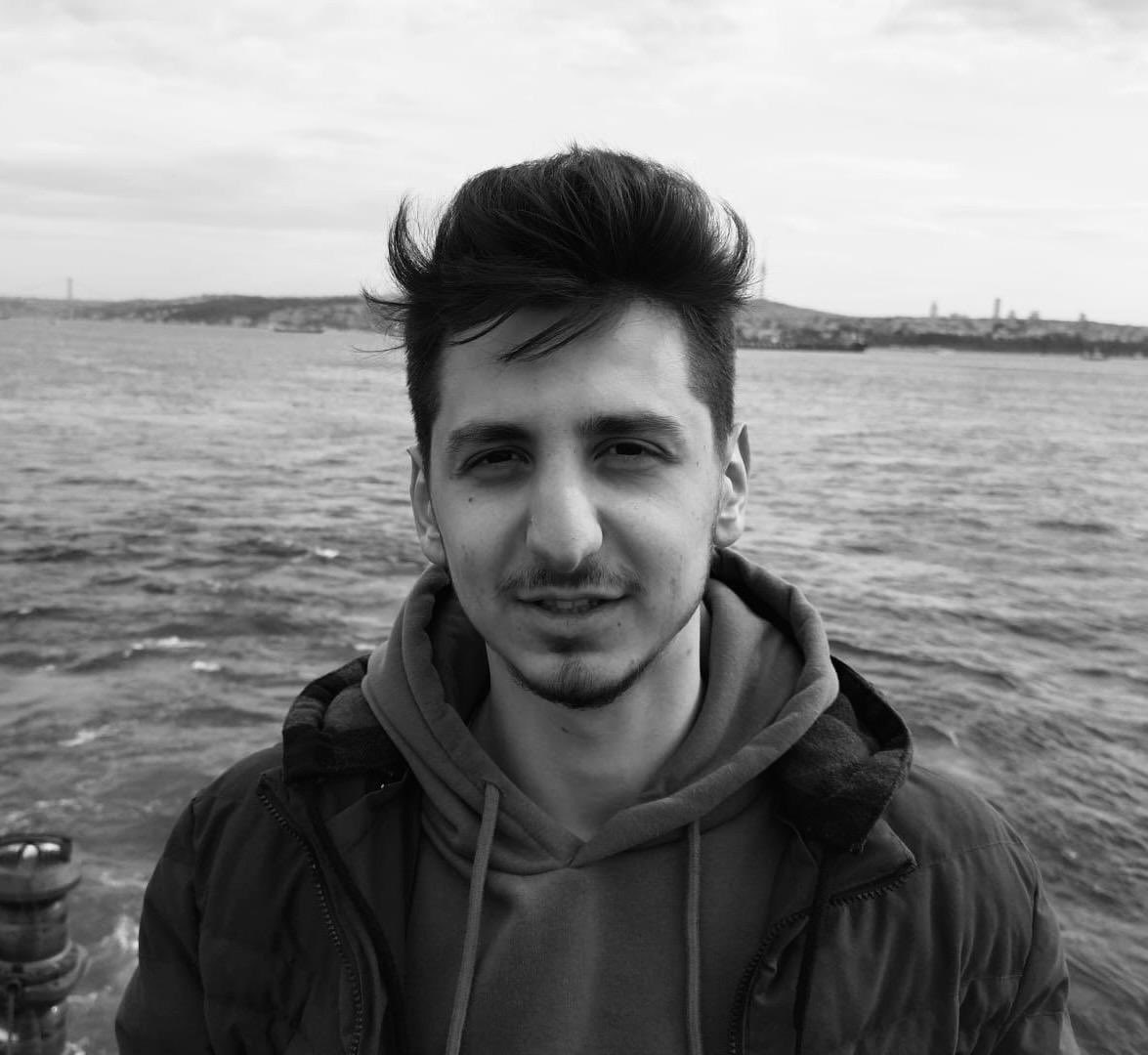 Gençlik Kollarımızdan kıymetli kardeşim Muhammet Peçe’yi kaybettiğimizi büyük bir üzüntüyle öğrenmiş bulunmaktayım.
Biz bir kardeş
Vatan bir genç
Ülke bir doktor 
Ailesi bir evlat kaybetti. Yeri doldurulmaz.
Allah rahmet eylesin.
Başımız sağ olsun.