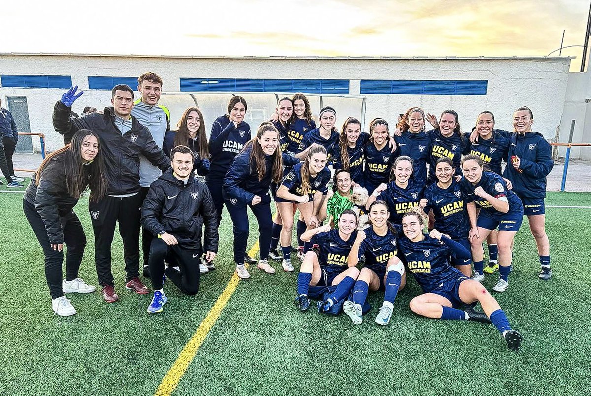 #UCAMFemenino | 🍍😁💙 ¡Feliz domingo!

🏟️ Mpal. San Lorenzo.

#UCAMMurciaUDÁguilas | 2025/26