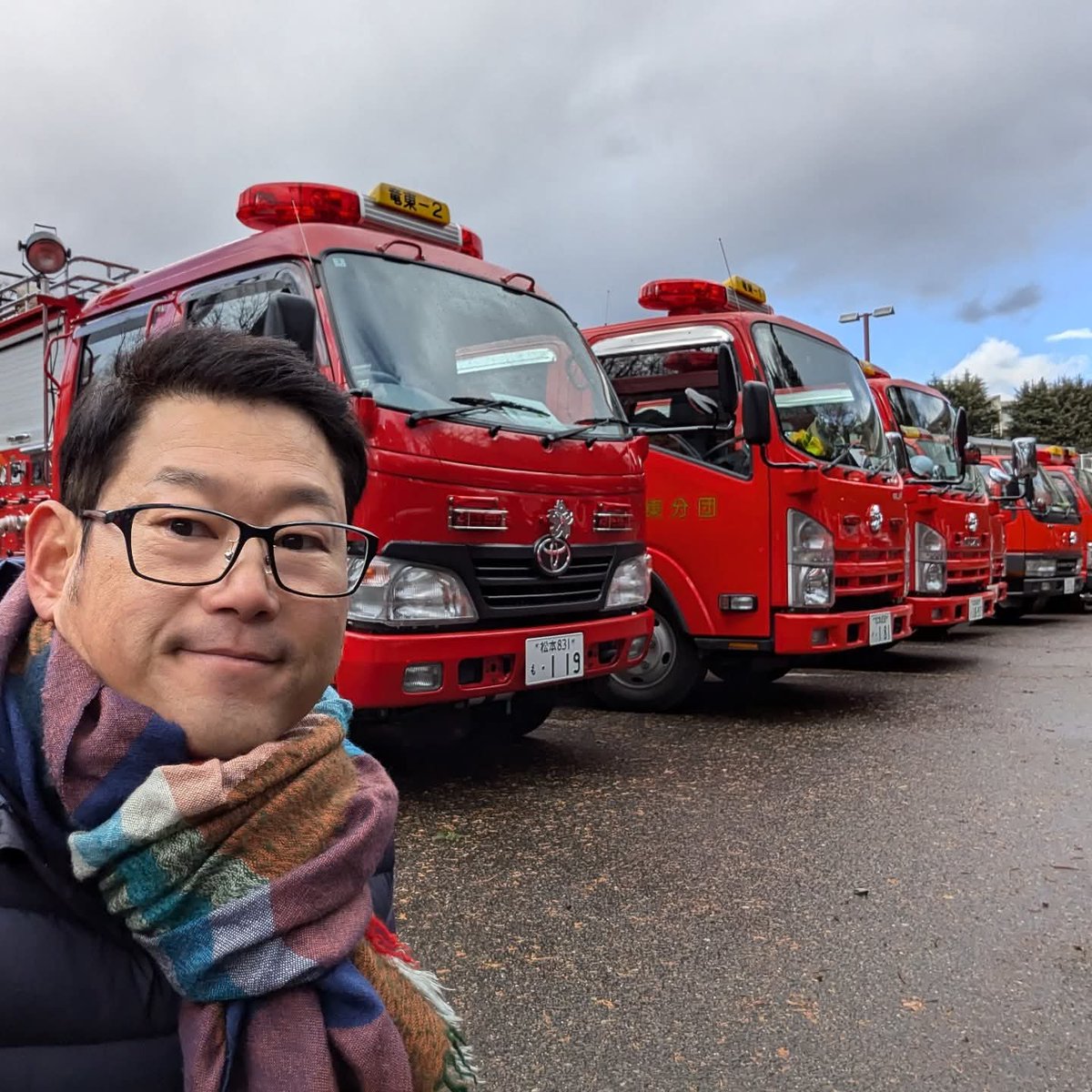 今日は午後だけお休みをいただき、消防車好きの娘と一緒に伊那市消防フェスタへ。僕も童心に帰ってズラリと並ぶ消防車にワクワクする。消防車乗車体験や消防クイズなど、大人でも楽しめる内容でした。

気になる点として、
・極寒の中での出初式の行進が非常に寒そうで参加者の体調が心配