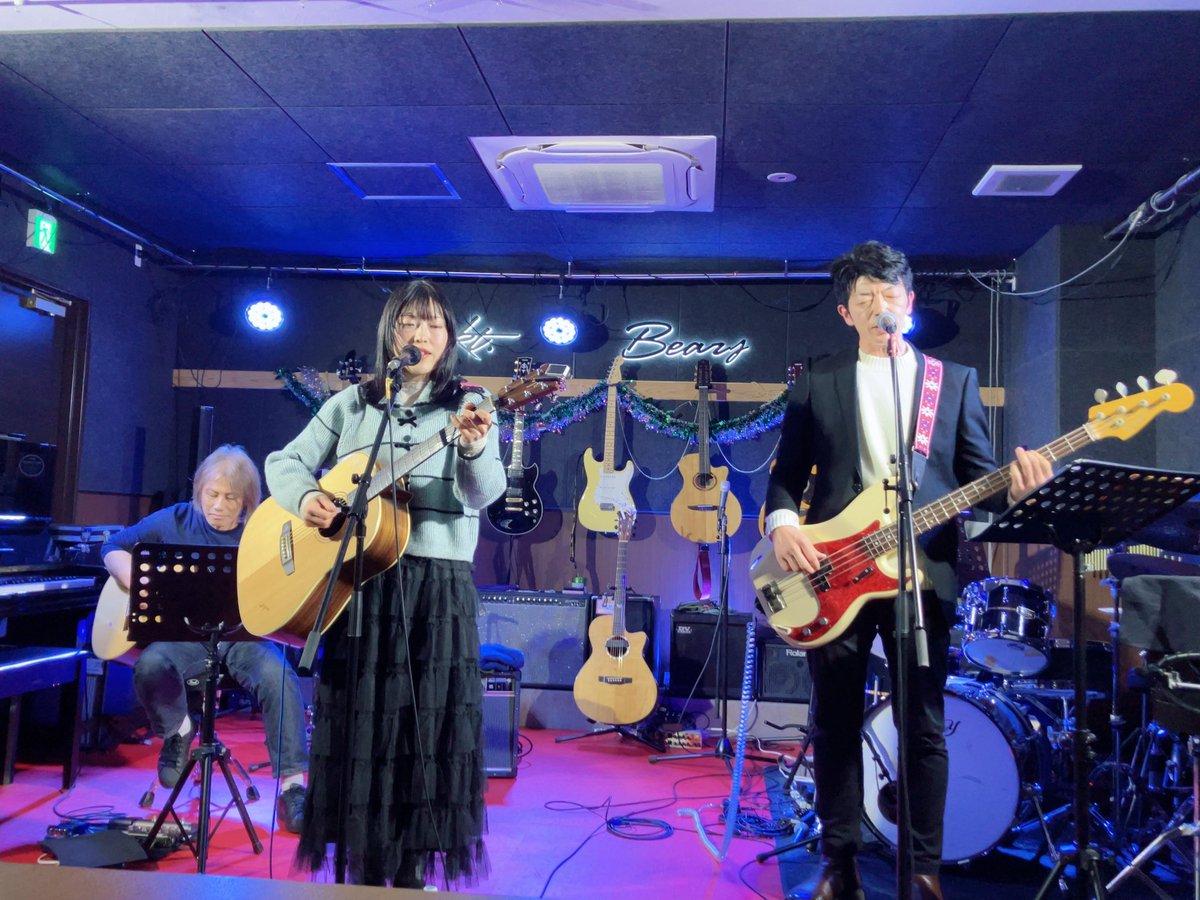 aotn0322's tweet photo. 出番ではそれぞれの曲のサポートにカノンさん、東野圭さん、Atsushiさん、Nishiさんの豪華メンバー✨

共演者のサポートだったり、プラネタリウムライブだったり…それぞれの場で出会った方たちと思い出を語るように🎶 https://t.co/N85Ga1dH9a