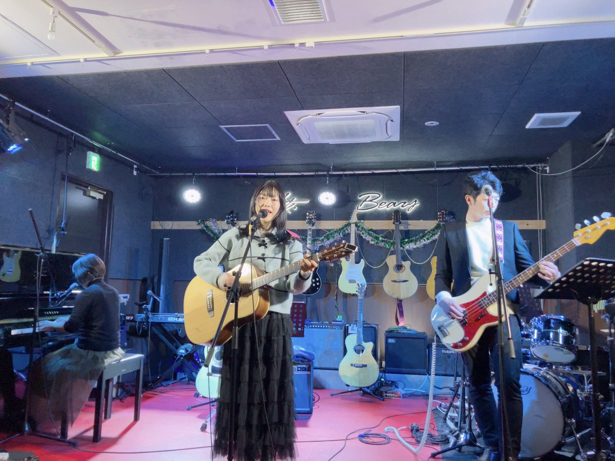 aotn0322's tweet photo. 出番ではそれぞれの曲のサポートにカノンさん、東野圭さん、Atsushiさん、Nishiさんの豪華メンバー✨

共演者のサポートだったり、プラネタリウムライブだったり…それぞれの場で出会った方たちと思い出を語るように🎶 https://t.co/N85Ga1dH9a