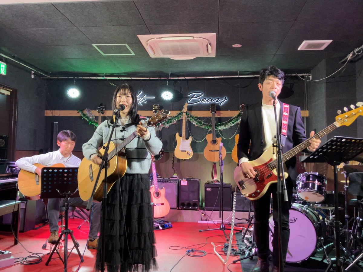 aotn0322's tweet photo. 出番ではそれぞれの曲のサポートにカノンさん、東野圭さん、Atsushiさん、Nishiさんの豪華メンバー✨

共演者のサポートだったり、プラネタリウムライブだったり…それぞれの場で出会った方たちと思い出を語るように🎶 https://t.co/N85Ga1dH9a