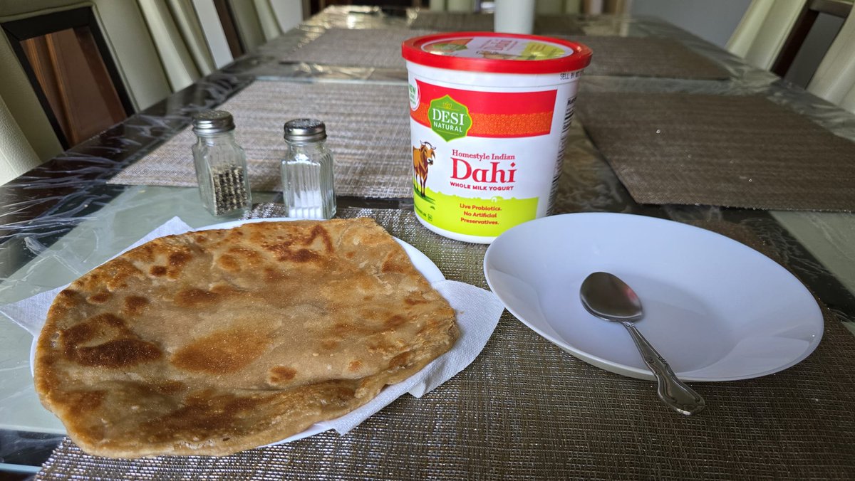 ایک آدمی کی بیوی چالیس سال کی عمر میں انتقال کر گئی۔ جب اس کے دوستوں اور رشتہ داروں نے اسے دوبارہ شادی کرنے کا مشورہ دیا، تو اس نے جواب دیا کہ اس کی بیوی کا سب سے بڑا تحفہ یہ ہے کہ اس نے اسے ایک بیٹا دیا، اور وہ اپنی زندگی اسی بیٹے کے ساتھ گزارے گا۔

جیسے ہی بیٹا بڑا ہوا، اس نے