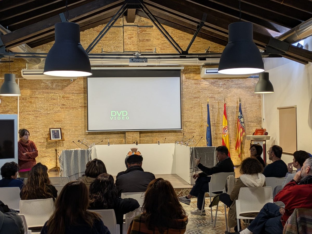 Ayer, la asociación Per un #OLOCAU VIU organizó un acto dedicado a #Palestina que contó con un videofórum del documental 'Hijas de la Nakba’ y una cena de hermandad.

Un evento con el que el municipio volvió a demostrar su implicación y su compromiso frente al drama y el horror.