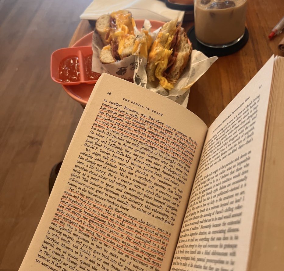 firstdayofaug01's tweet image. Eldest daughters and their quiet pattern of handling life alone