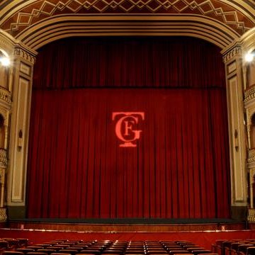 Amigos, amigas,

Hoy no es un domingo cualquiera. Hoy comienza todo.