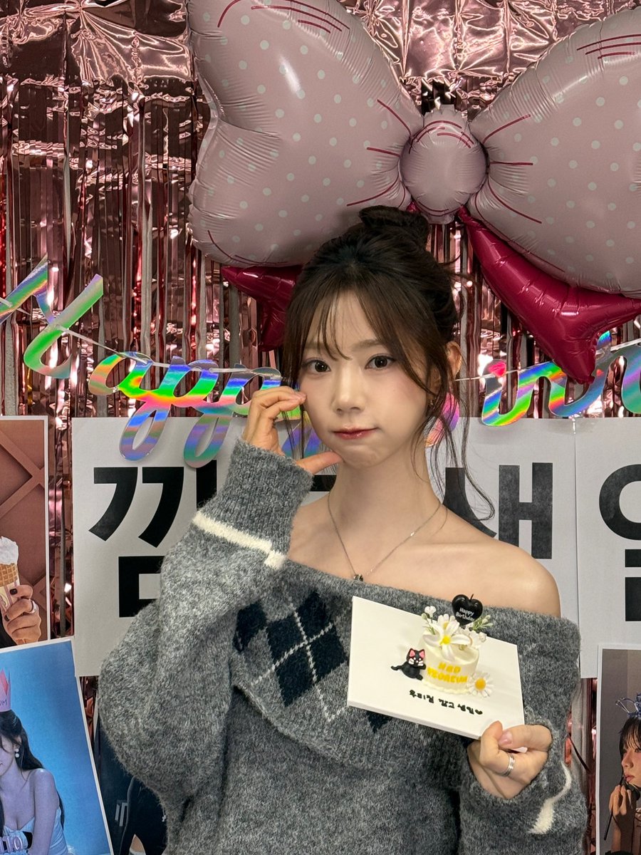 [📷]
여름데이는 끝나지 않았다.
우정! 오늘도 많이 행복해줘! 알아찌?

#여름 #YEOREUM
#우주소녀 #WJSN
#HAPPY_YEOREUM_DAY 
#우리집깜고_이여름_생일이야