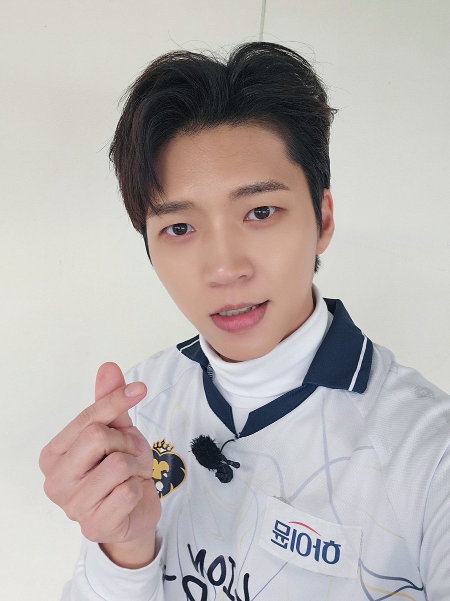 NWH_officialtwt's tweet image. [📺]

오후 7시 10분! 우현이 출연하는
JTBC &amp;lt;뭉쳐야 찬다4&amp;gt;가 방송됩니다!

축구 경기 전 출근 셀카 보내주는 남친美 
있으시다.. 나 이런 게 설레네 (灬º‿º灬)♡

#남우현 #NAMWOOHYUN
#JTBC #뭉쳐야찬다4