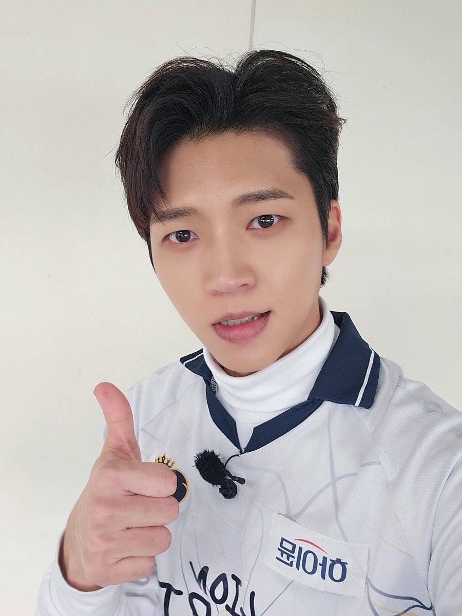 NWH_officialtwt's tweet image. [📺]

오후 7시 10분! 우현이 출연하는
JTBC &amp;lt;뭉쳐야 찬다4&amp;gt;가 방송됩니다!

축구 경기 전 출근 셀카 보내주는 남친美 
있으시다.. 나 이런 게 설레네 (灬º‿º灬)♡

#남우현 #NAMWOOHYUN
#JTBC #뭉쳐야찬다4