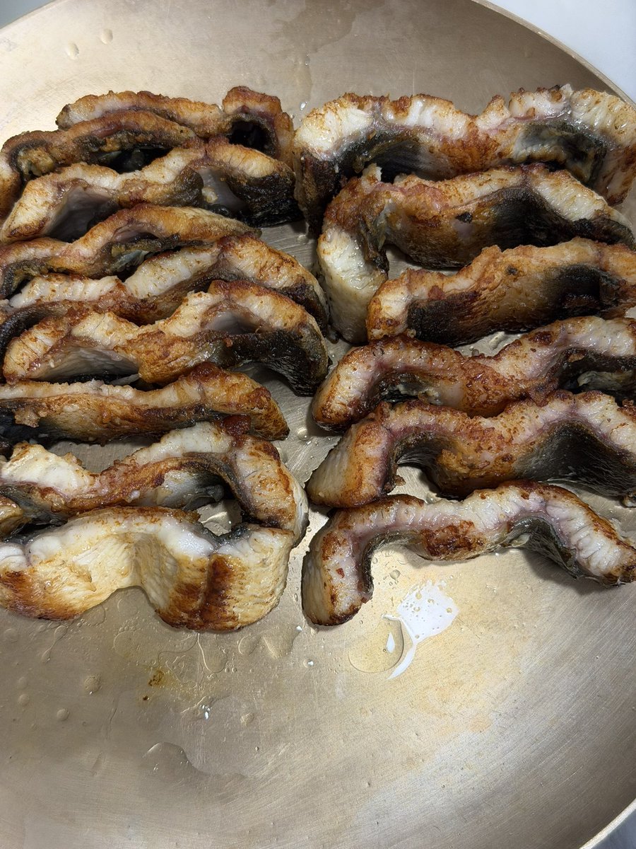 오늘 저녁은 장어입니다. 광고로 알게되었는데 정기적으로 주문해서 먹고있습니다! 통통하고 가시도 없고 소스도 맛있고!! 장어의꿈 입니다