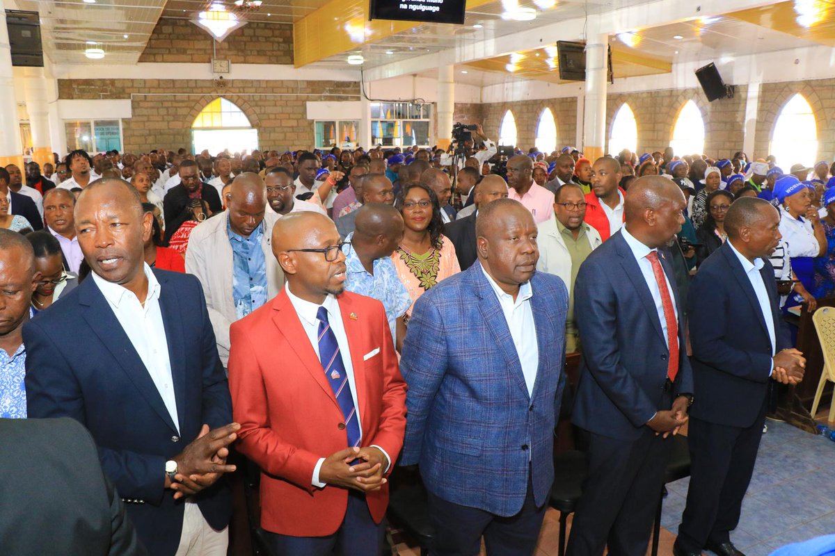 RealMatiangi's tweet image. This morning, I worshipped with faithful congregants at PCEA Muguga Parish in Kiambu County during the PCMF Commissioning Service. I was joined by our Jubilee Party Secretary General Jeremiah Kioni, Senator Richard Onyonka, and other leaders as we stood with the church in prayer…