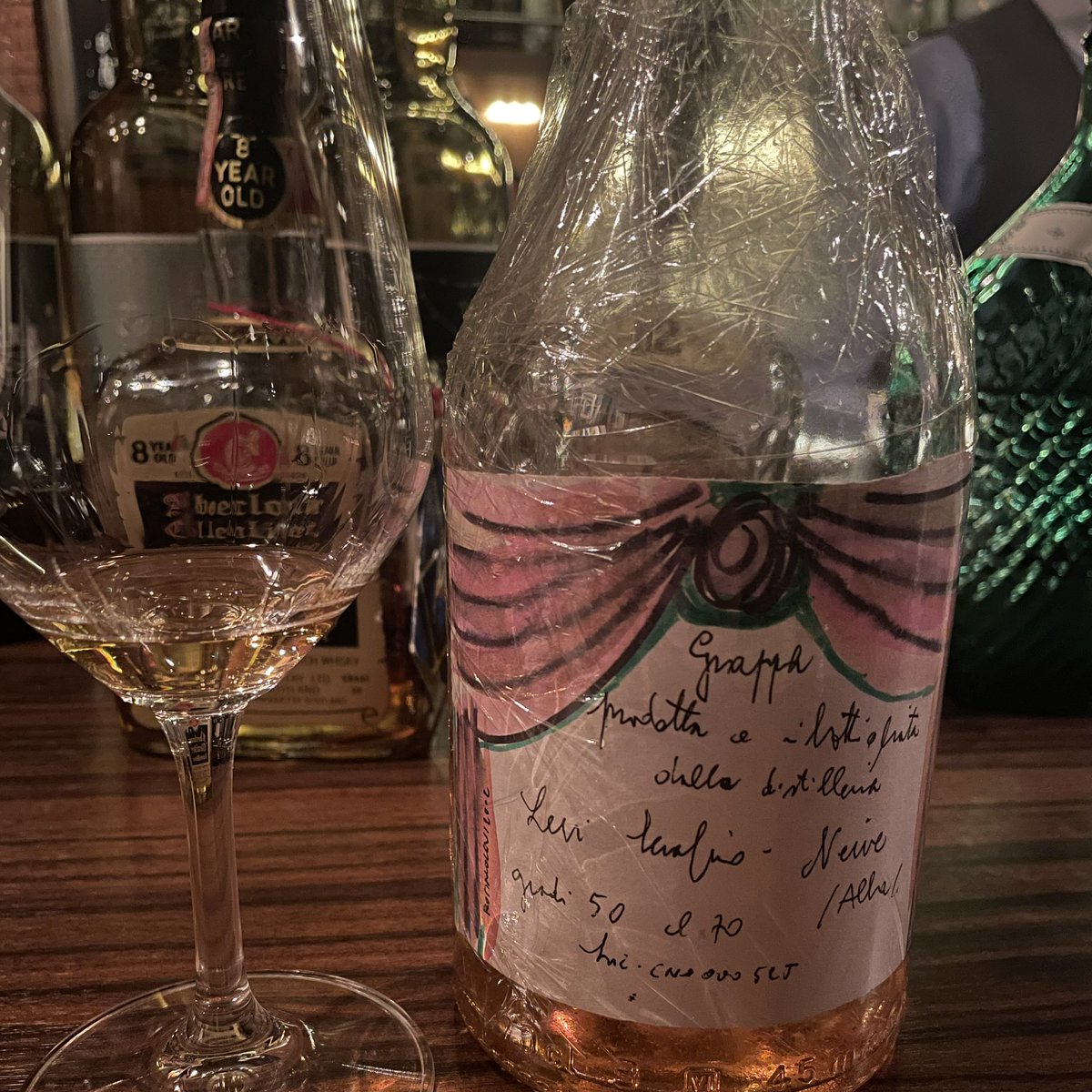 新年最初のBAR飲みは状態抜群のモルト
とロマーノ・レヴィ
アベラワーとレヴィ、タイプは違えど味わいと余韻にうっとりする素晴らしさ…