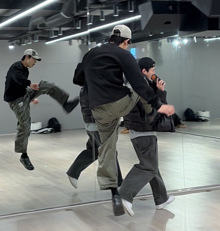 kyungsoo_stan's tweet image. Sehun's maknae card: EXPIRED