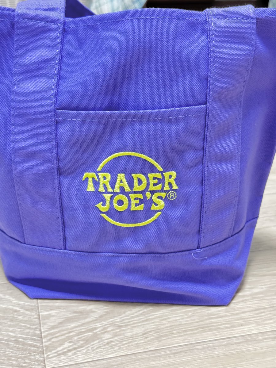 기범이 인터뷰에서 트레이더 조 가방 인기 있는 거 왜 인지 모르겠다고 한 걸 본게 그제인데 오늘 할로윈 에디션을 선물받음 ㅋㅋㅋㅋ 너무  웃겨ㅠㅠ ㅋㅋㅋㅋㅋ