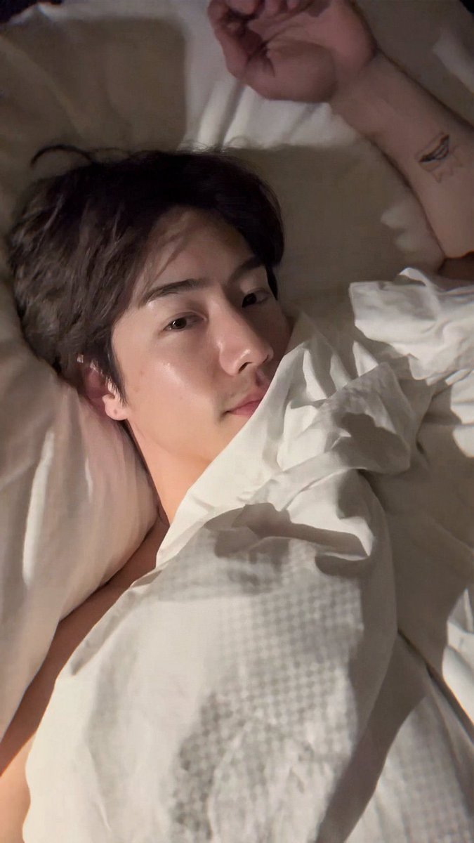 ใครจะนอนได้หล่อเท่าฮี🧚‍♂️

#MarkTuan