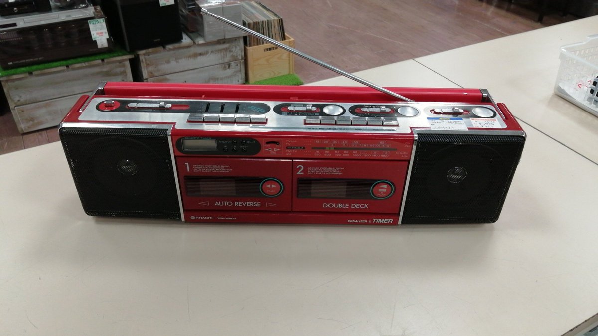 ダブルラジカセの赤、ムネアツなジャンクあります。