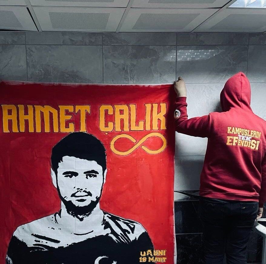 Elim bir trafik kazasında hayatını kaybeden #AhmetÇalık'ı ölüm yıl dönümünde rahmetle ve özlemle anıyoruz. #Unutmayacağız #ultrAslanUNI