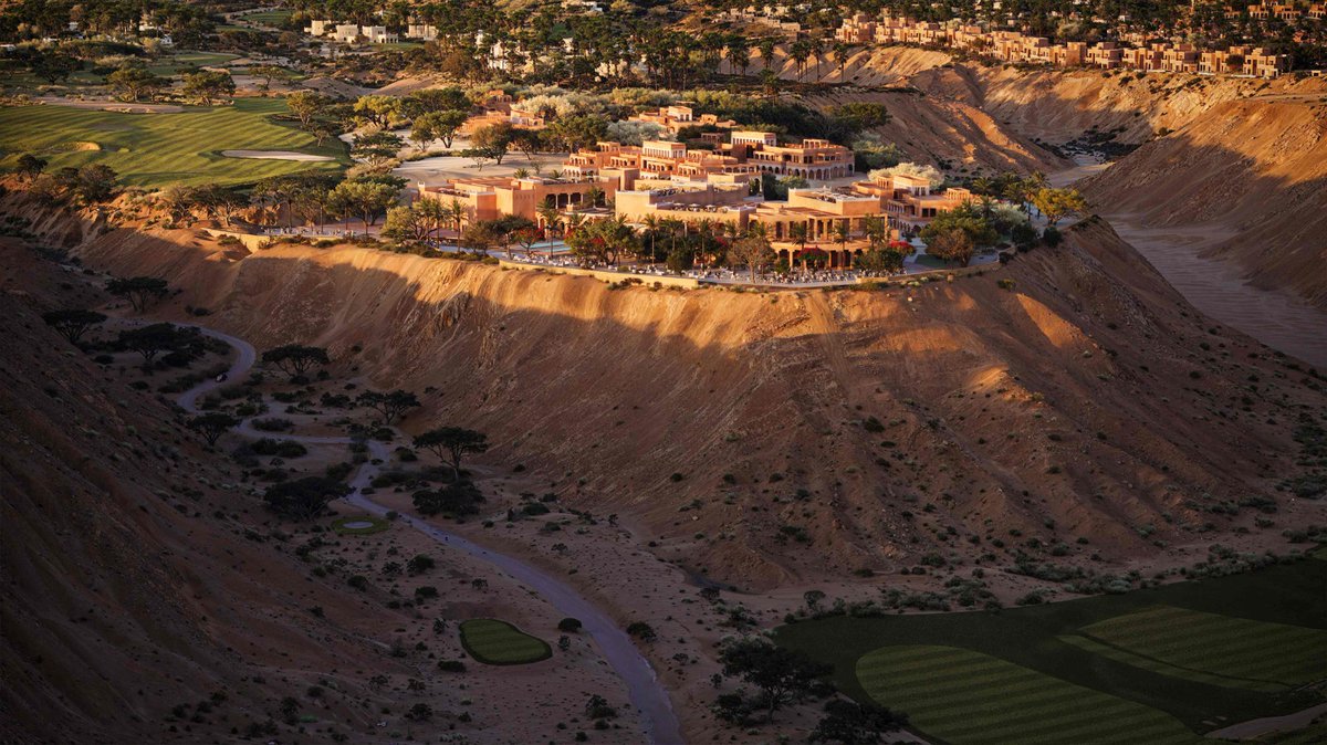 "دار الأركان" و"دار جلوبال" تكشفان عن مشروع "نادي ترمب الدولي للجولف" في وادي صفار في الدرعية بالتعاون مع منظمة ترمب، وهو أحد مشروعين أُعلن عنهما في 9 ديسمبر الماضي، ويتضمن فندقا فاخرا يحمل علامة "ترمب" ومجموعة من المساكن الفاخرة 

<a href="/salehaltalhab/">صالح آل طلحاب</a> 

مزيد من التفاصيل في التعليقات