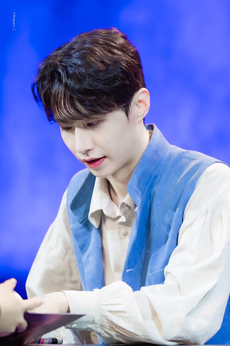 260110N 프라테르니테
/ 사인회

제르베 役 #이세헌

열심히 집중함 . . .
이정도로 열심히 하면 잘하는거죠 🙂‍↕️🙂‍↕️