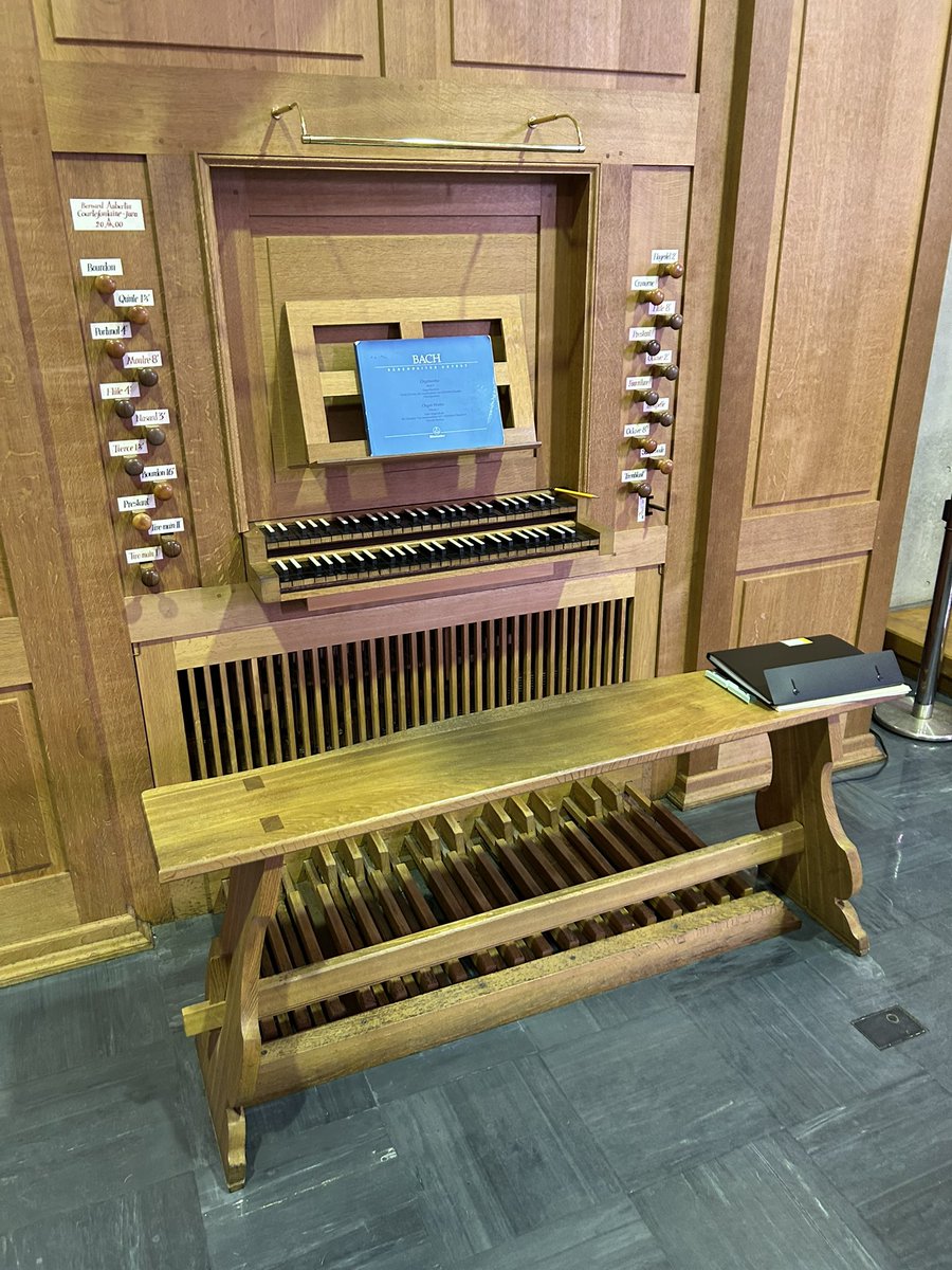 toremoro21's tweet photo. 今日は奏楽でした。
前奏　J.S.バッハ　プレリュードとフーガ　ト長調よりプレリュード BWV541

後奏　J.S.バッハ　汝のうちに喜びあり　BWV615

年始からは少しずれましたが、新しい年をお祝いする曲が奏楽できて良かったです。
#パイプオルガン #pipeorgan #バッハ #bach https://t.co/nsRNcvLCGE