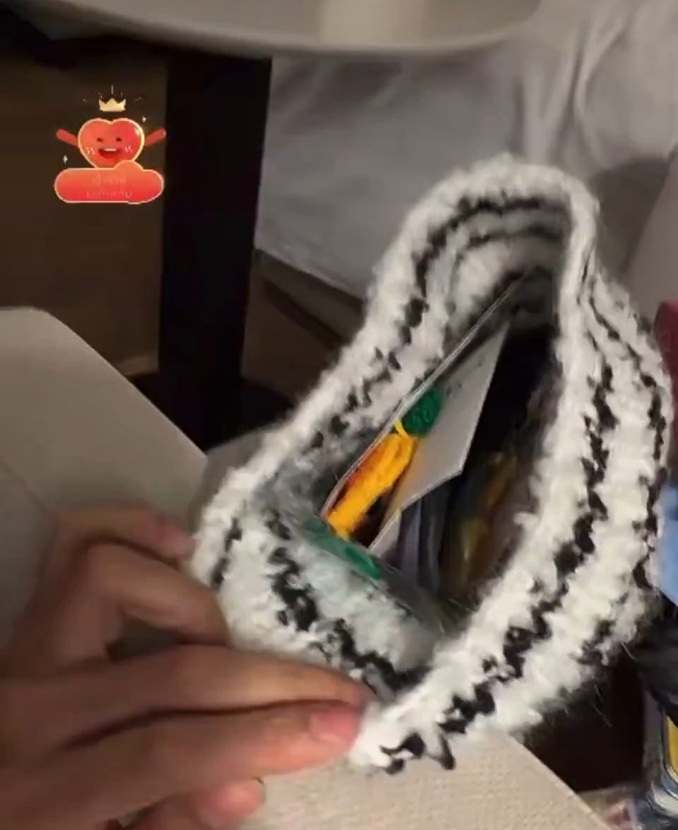 congcong._.i tweet media