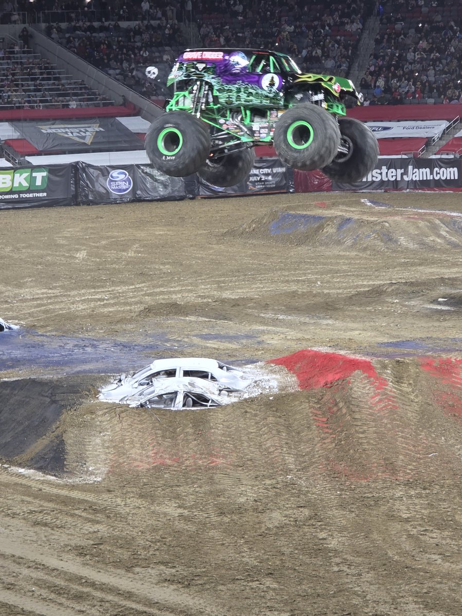 Grave Digger catching some amazing air at Monster Jam at Snapdragon Stadium tonight. Our 3 year old grandson loved it!

#MonsterJam #GraveDigger #Snapdragon