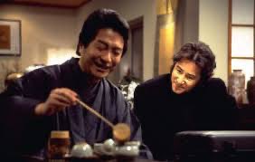 kyofu_movie's tweet image. 「古畑任三郎／動機の鑑定」(1996年)
シナリオのクオリティが異常な超傑作回。三谷幸喜氏の天才ぶりが120%発揮されており、全シーンが面白過ぎる驚異的な45分が堪能できる。そして犯人役の澤村藤十郎の演技がまた素晴らしすぎて痺れる。ラストの《物の価値》にまつわるエピソード含めまさに神回