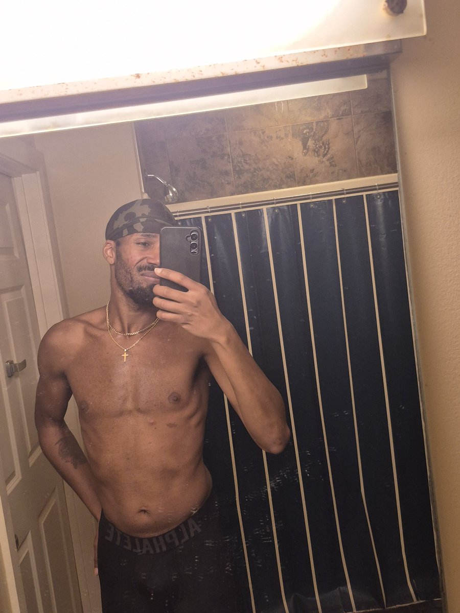 What sup you guys just chilling at home and relaxing hit me up 44 yrs old looking strong and healthy and muscular to all my boruica, colombia Cuban Dominican Brazil Mexican hit me up💪💪😉🔥🔥 ♥️♥️🇩🇴🇧🇷🇲🇽🇵🇷🇨🇴🇨🇺