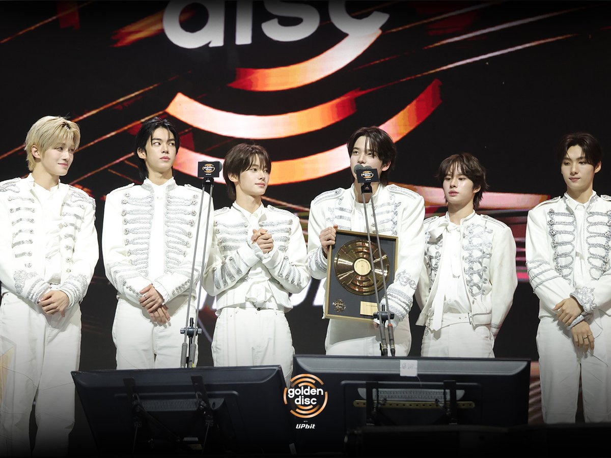 The 40th Golden Disc Awards with upbit✨ TROPHY CEREMONY

#TWS <a href="/TWS_PLEDIS/">TWS</a> 

🏆BEST PERFORMANCE

수상을 진심으로 축하합니다🎉

#40thGDA #골든디스크어워즈 #Goldendiscawards
#goldendiscwithupbit #goldendiscawardswithupbit