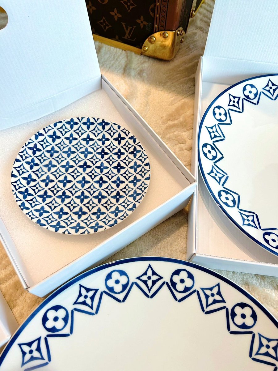 Ubsbfsb's tweet photo. My friend told me that LV actually released tableware!! They're so pretty the monogram is so classic! Though, the pattern is a little bit irregular https://t.co/9Iybn89jfV