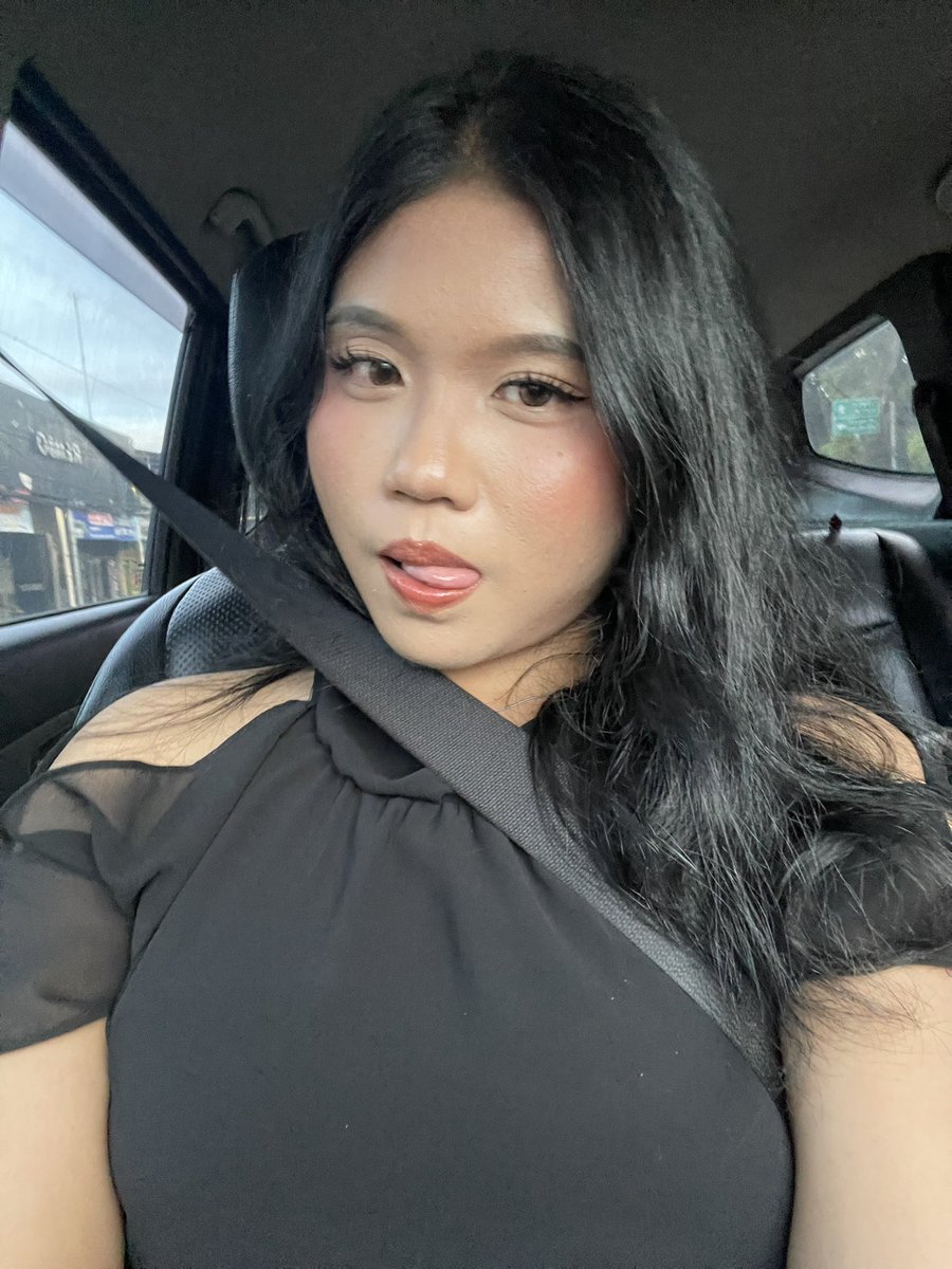 dacvin's tweet image. kondangan lagi bareng pacarku yang cantik bgt itu🥰🥰